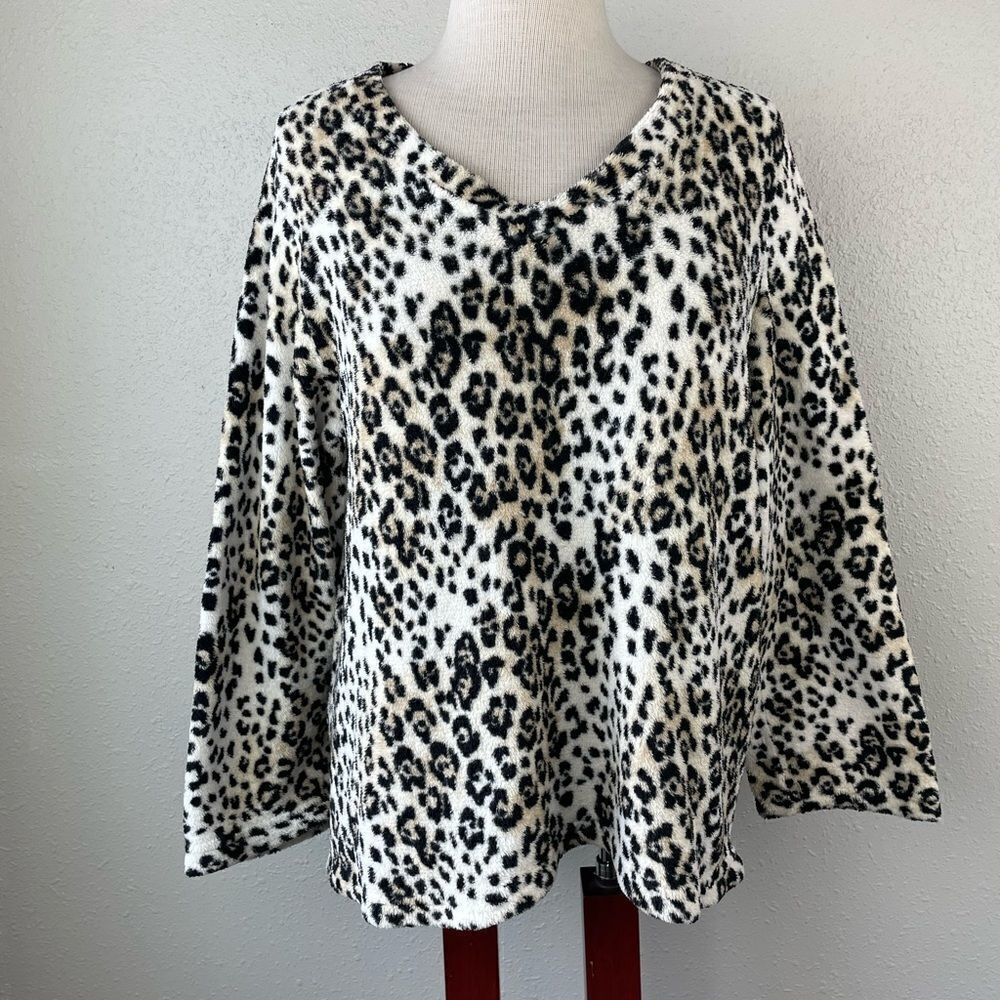 Laura Scott Cheetah Print V-Neck Fleece Pullover Size L EUC